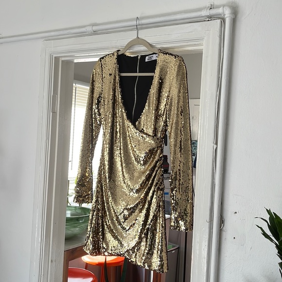Tiger mist hood sequined dress.  Size medium.  Like new.  Only worn once. - Picture 1 of 3